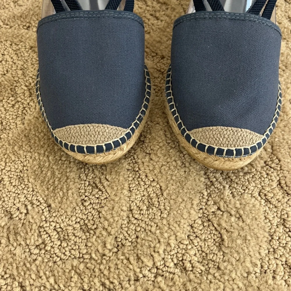 Vidoretta Espadrilles brand new. Steel gray. Size 40